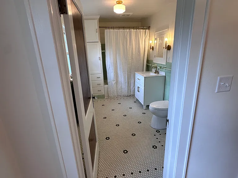 321 Roosevelt Ave — Photo 9