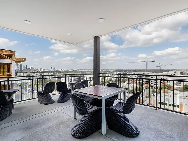 Alexan Riverside — Photo 28