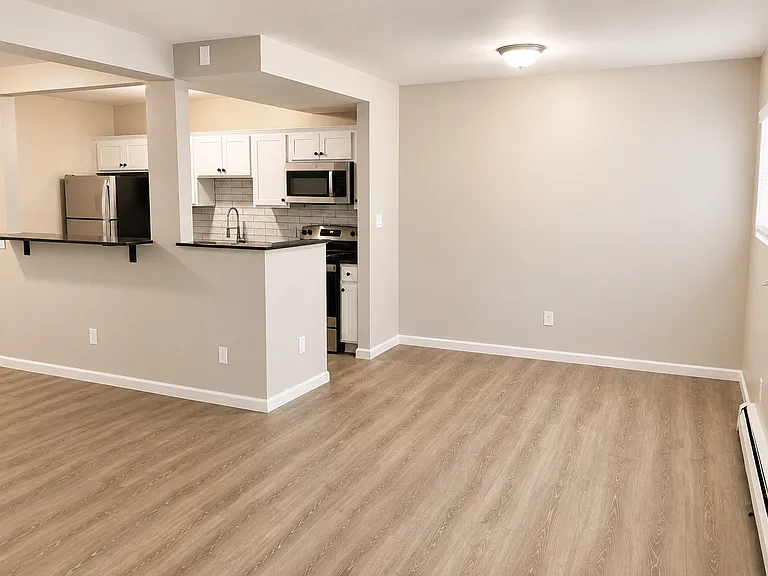 Country Manor Apartment Homes — Photo 2