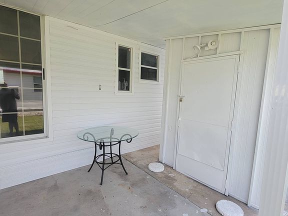 2nd image of 10586 Bay St NE