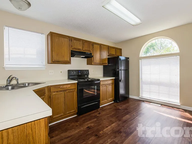 207 Salusbury Ln — Photo 3