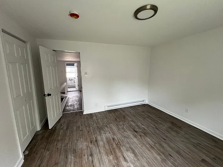 1143 Eynon St — Photo 11
