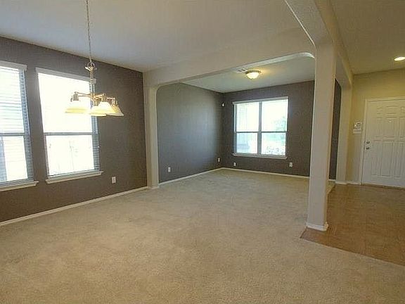 3rd image of 1034 Hyde Park Dr