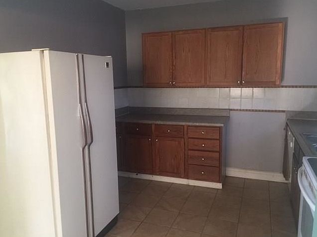 2nd image of 730 NE 43rd Ct