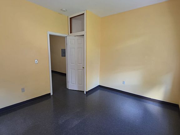 3rd image of 25 Sumner St APT 2