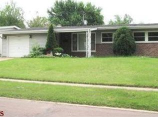 1010 Grenoble Ln, Florissant, MO 63033