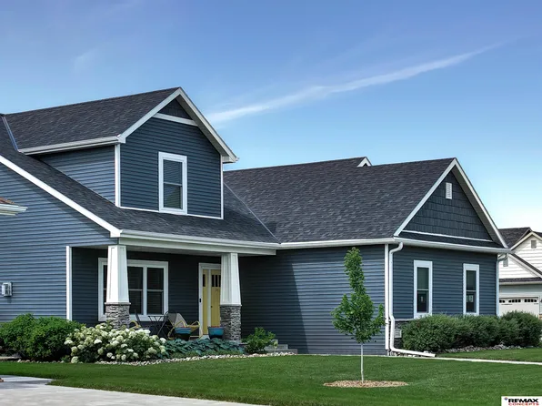 225 Knotty Pine Ln, Seward, NE 68434