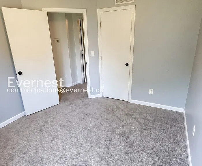 129 Royallbrook Ln — Photo 13