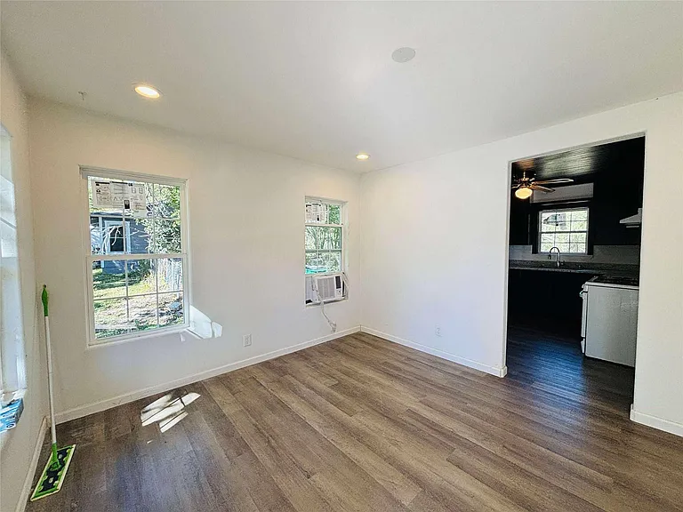 2762 Beverly Hills Dr — Photo 9