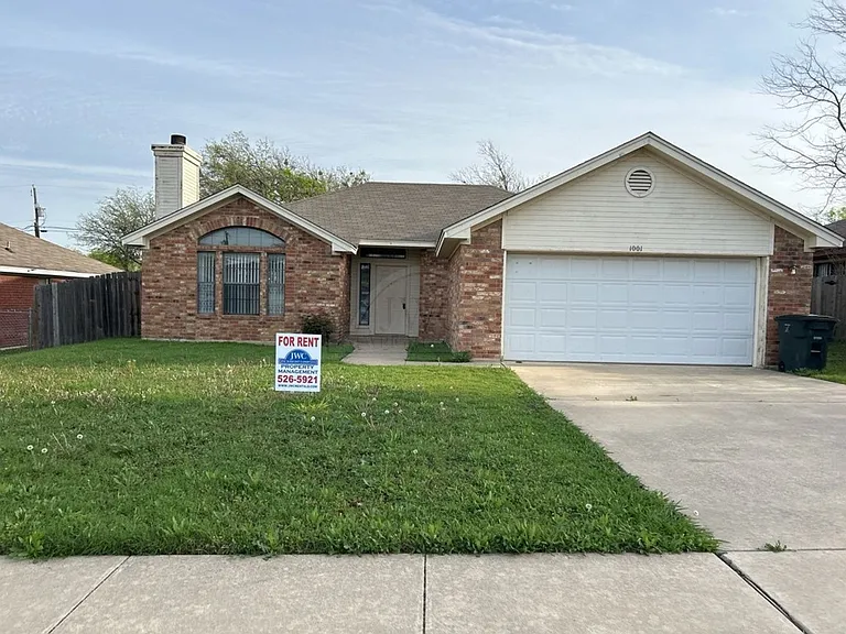 1001 Clairidge Ave — Photo 1