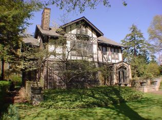 2252 Chatfield Dr, Cleveland Heights, OH