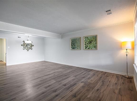 5th image of 9122 Villa Park Cir