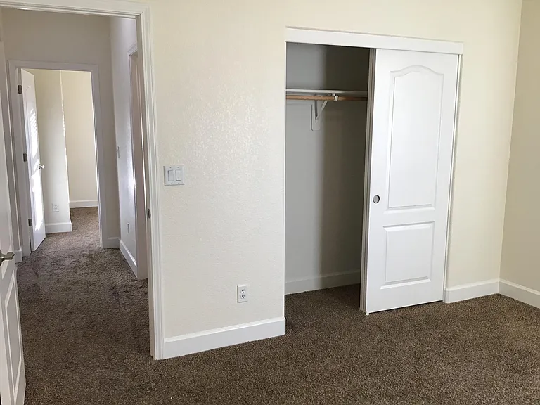 525 Luciana Dr — Photo 4