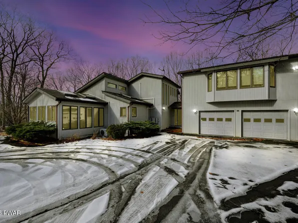 201 Broadmoor Dr, Lords Valley, PA 18428