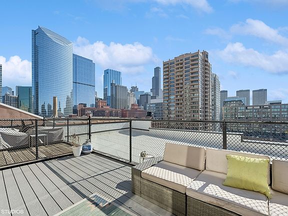 2nd image of 616 W Fulton St APT 716