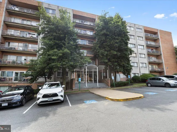 431 N Armistead St APT 202, Alexandria, VA 22312