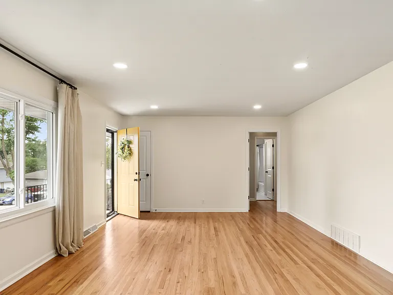 1218 Sunset Dr — Photo 8