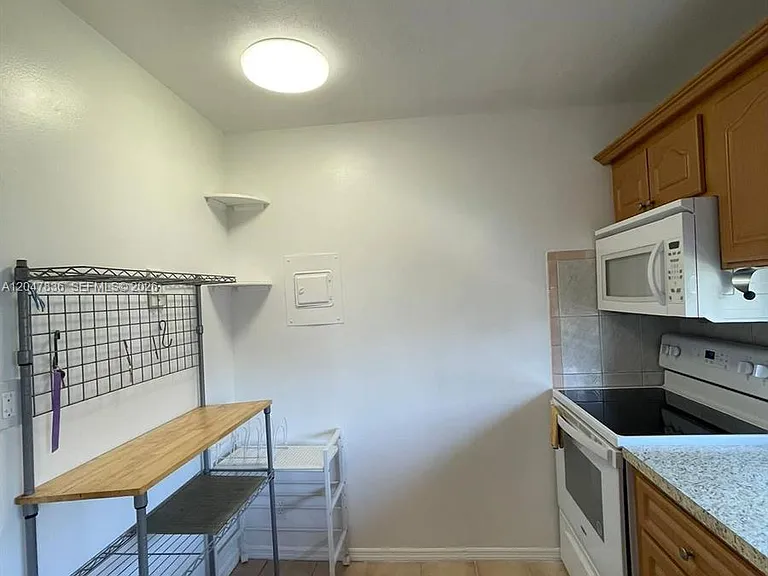 17011 N Bay Rd #816 — Photo 8
