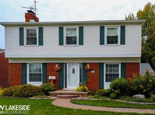 21635 Grossedale St, Saint Clair Shores, MI