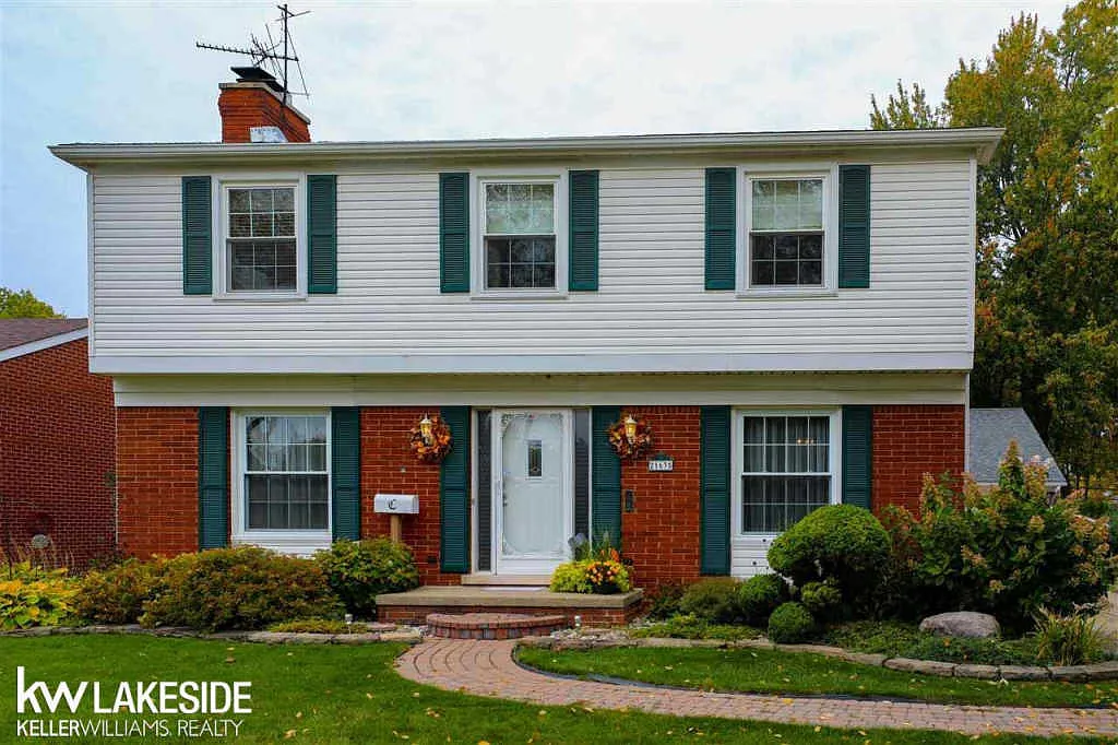 21635 Grossedale St photo 1