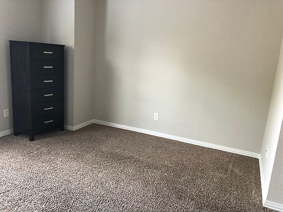 4th image of 625 Carriagehouse Ln APT 5
