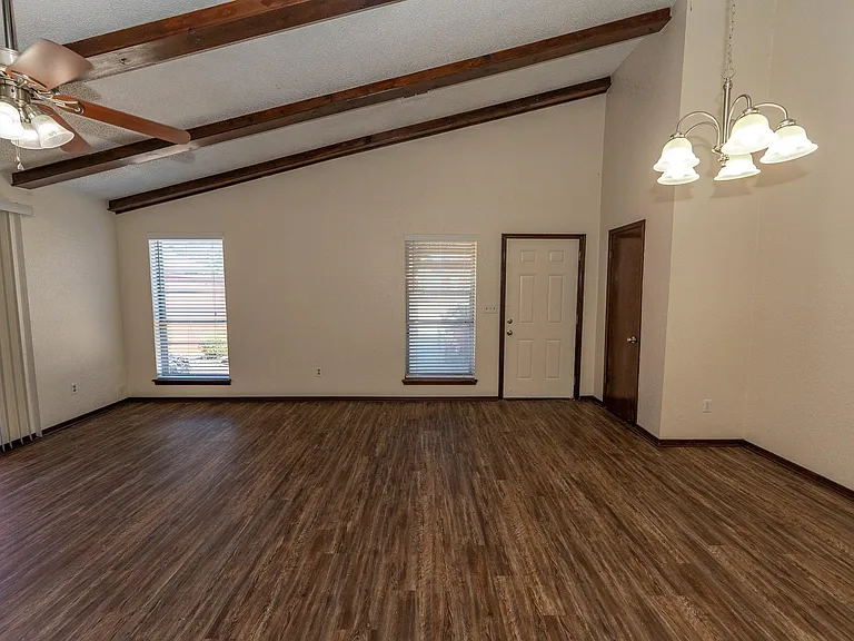 2260 Houston Ave — Photo 5
