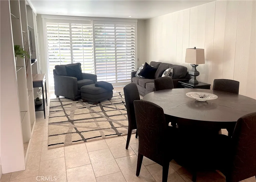 1 bed, 1.5 bath, 854 sqft, $4,600 — Photo 2