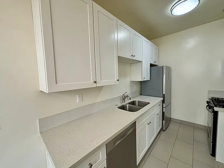 169 N La Peer Dr #6 — Photo 6