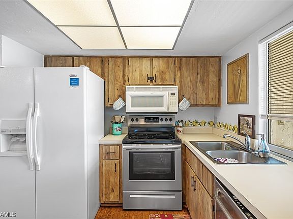 4th image of 1219 SE 23rd Pl APT 7