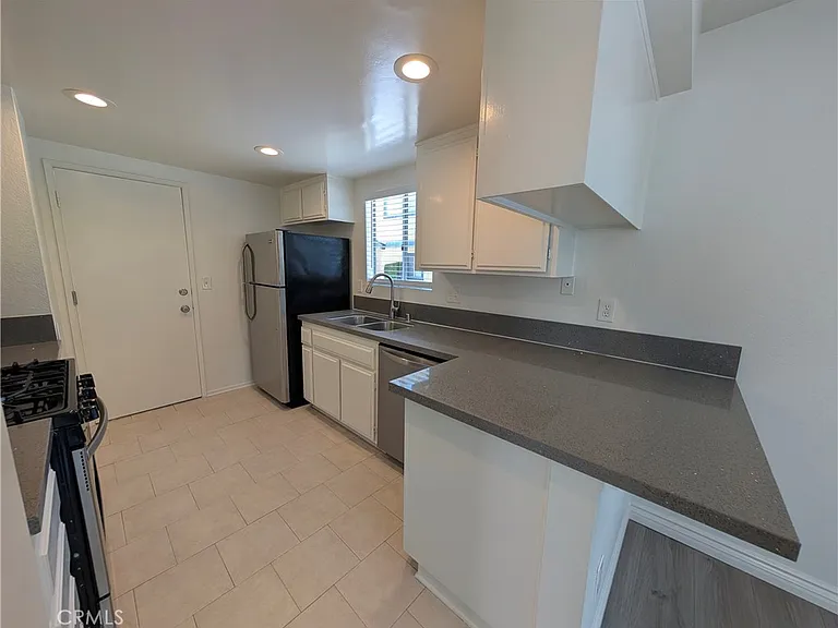 529 E Colorado Blvd #D — Photo 17