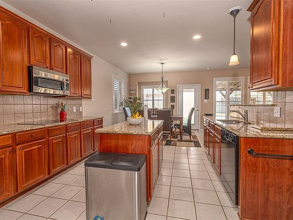 5th image of 5305 Alta Loma Dr