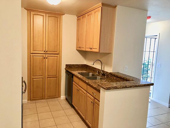3rd image of 800 Coriander Dr Unit M