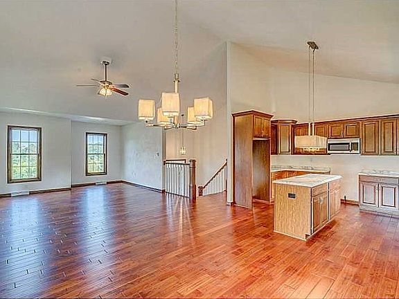 5th image of 3257 Yorkshire Dr