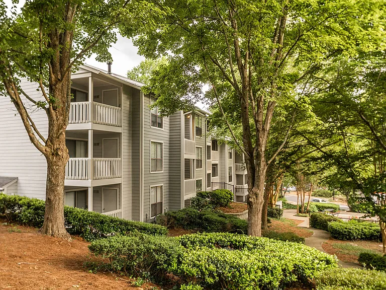 Lush Landscaped Grounds of the Pointe at Canyon Ridge