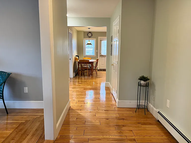 28-28A Richardson Ave — Photo 12