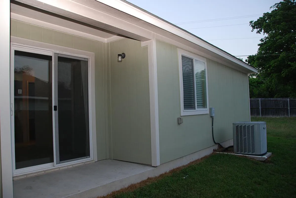 2208 Bellmont — Photo 3
