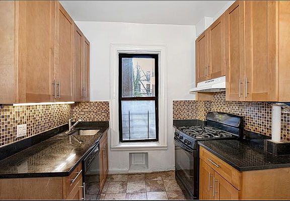 3rd image of 411 Saint Johns Pl #1F