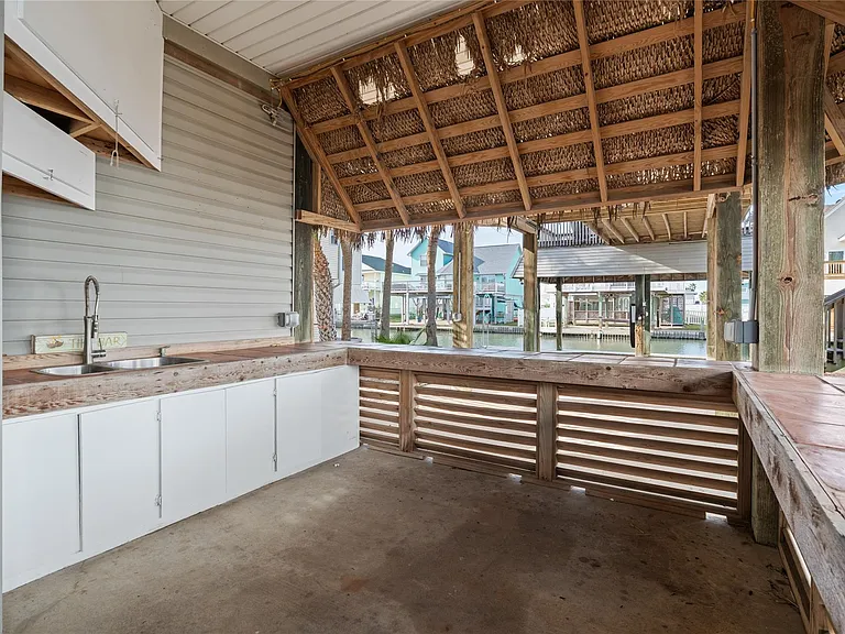 21812 Frio Dr — Photo 37