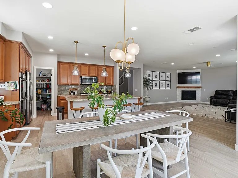 24545 Rosette Ln — Photo 17