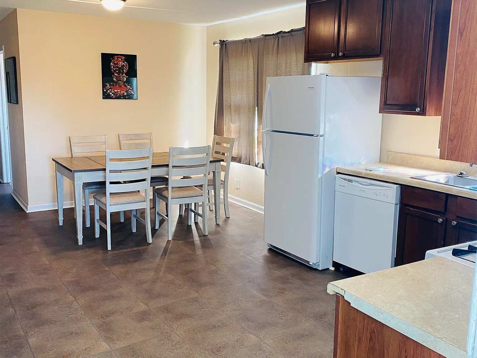3 bed, 1106 sqft, $1,350 — Photo 4