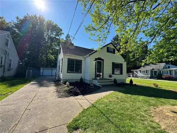 4088 W 229th St, Fairview Park, OH 44126