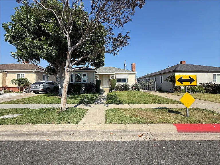 1036 S Hidalgo Ave — Photo 3