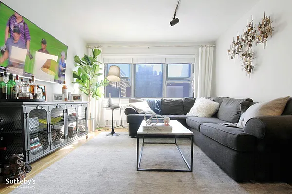 Rented by Sotheby's International Realty | media 10