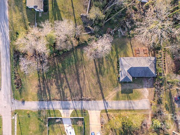 2nd image of 111 Timberland Dr