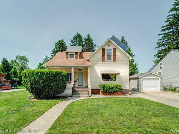 93 Wells St, Croswell, MI 48422