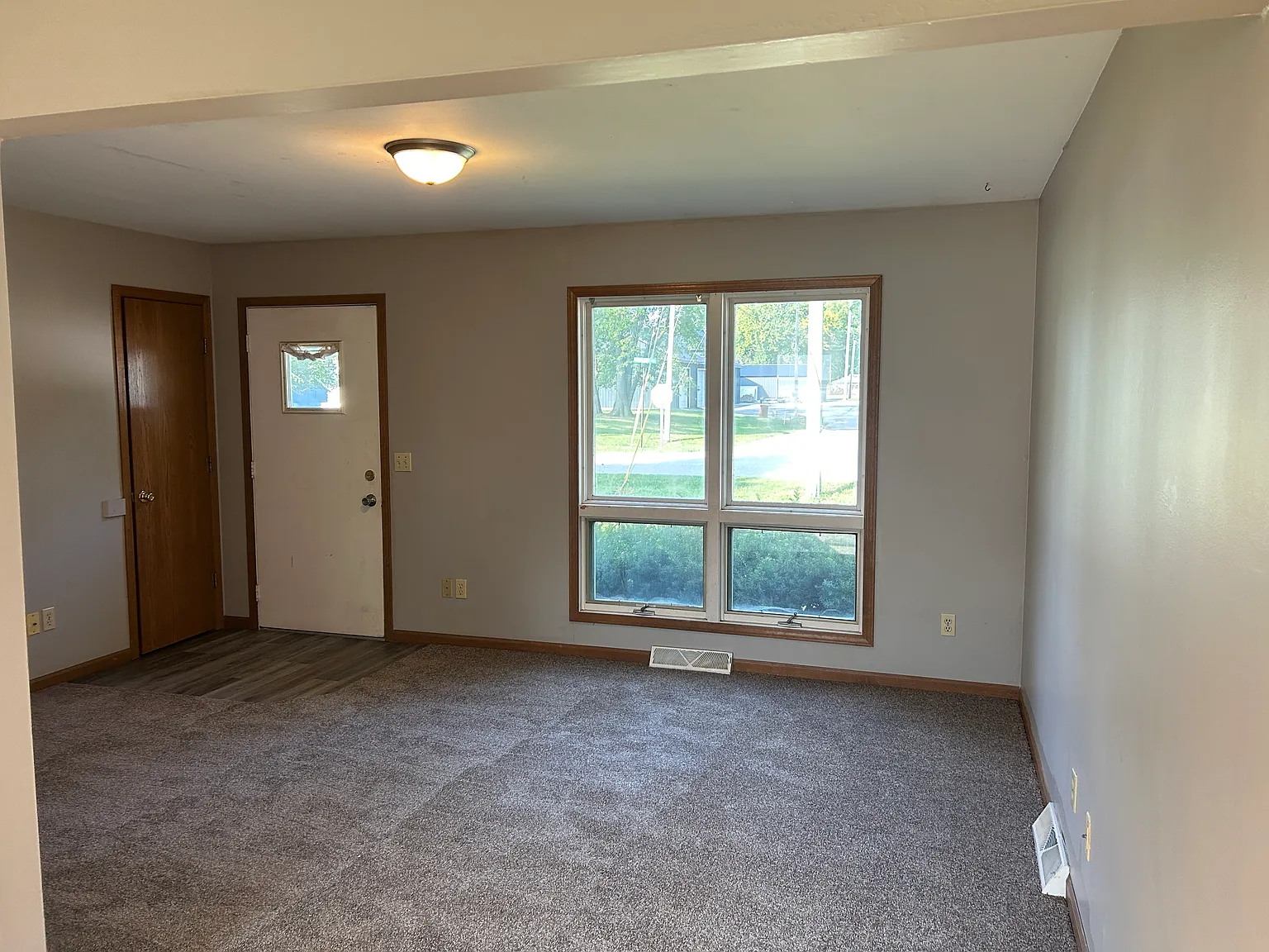 2 bed, $900 — Photo 2