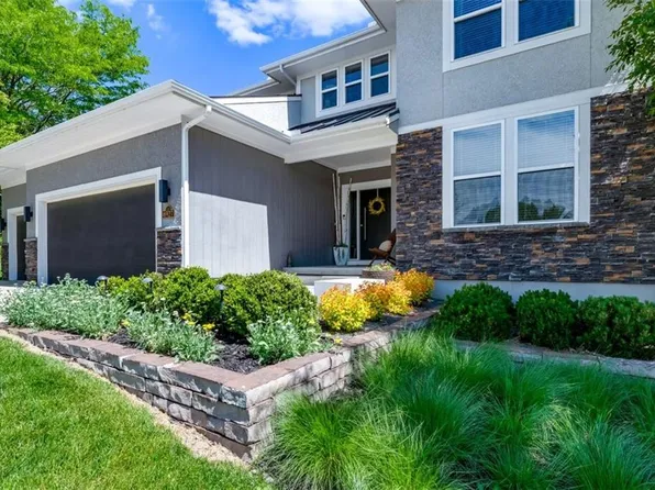 6927 Glenn Ln, Parkville, MO 64152