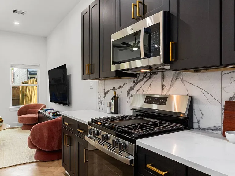 Shelby Cir — Photo 17