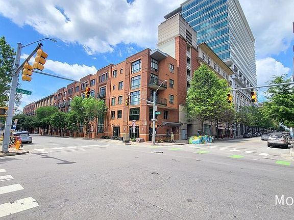 3rd image of 444 Blount St #106