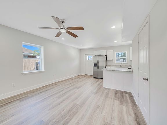 5th image of 3904 Ocean View Dr #B